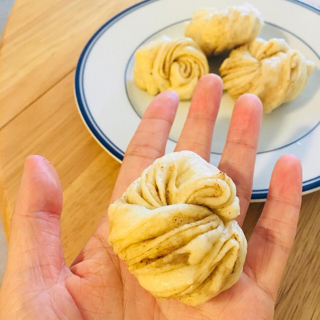 家常椒盐花卷(小视频)