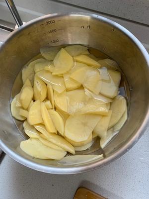 味道鲜美小白菜炖土豆的做法 步骤1