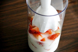 草莓奶昔思慕雪的做法 步骤8