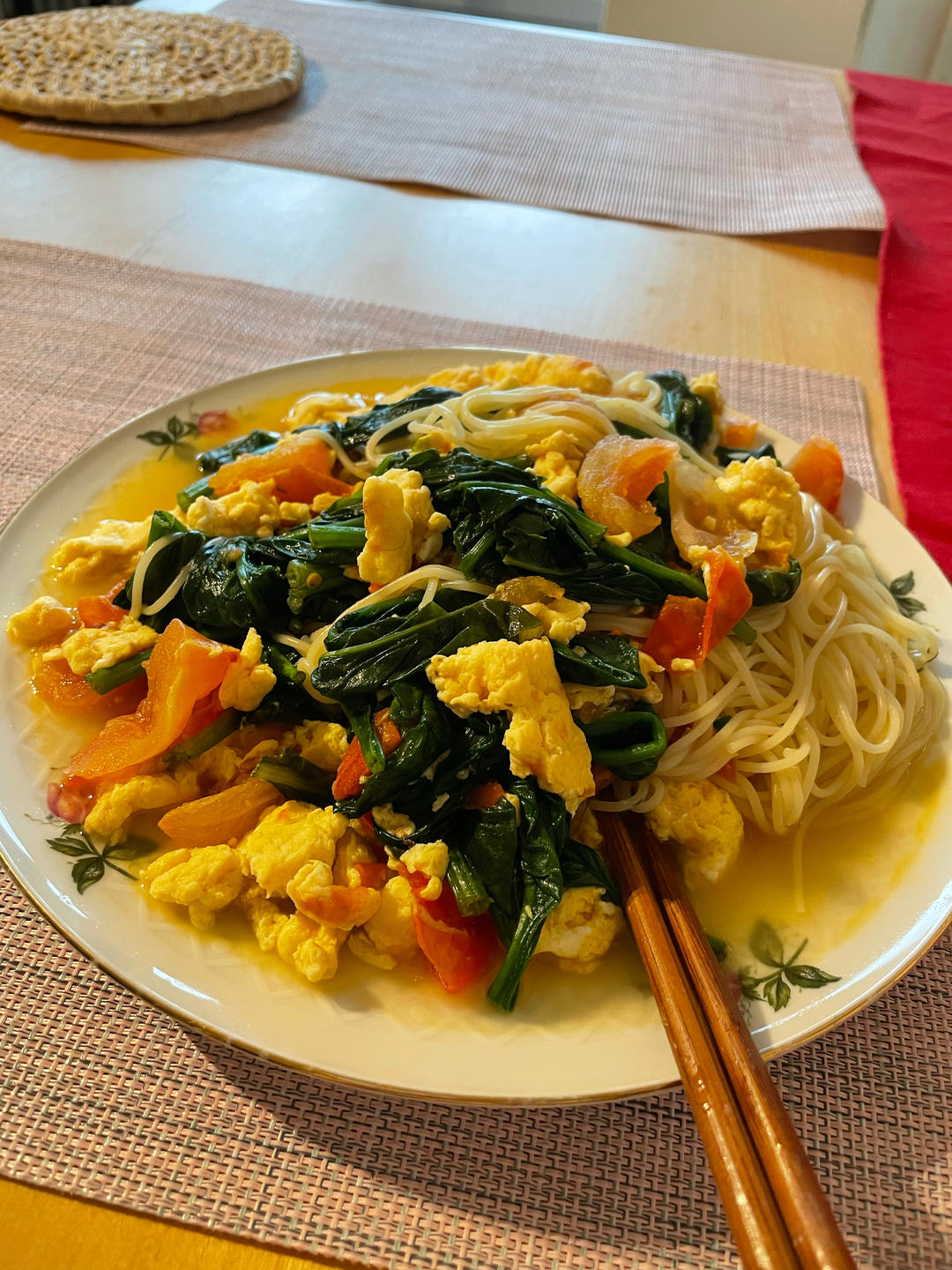 西红柿炒蛋蔬菜意面