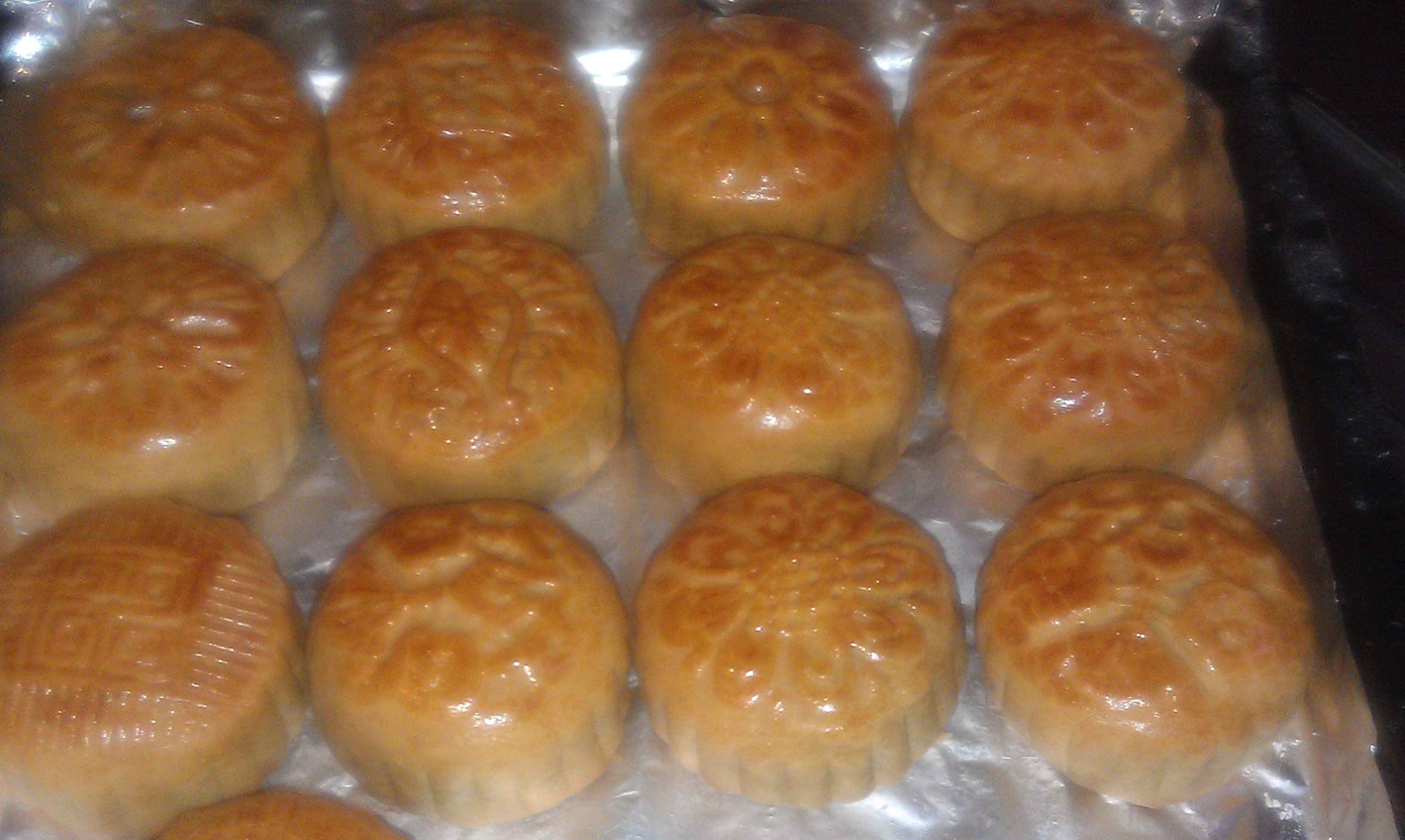 广式蛋黄莲蓉月饼