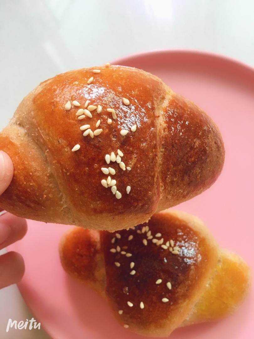 淡奶油小牛角肉松包