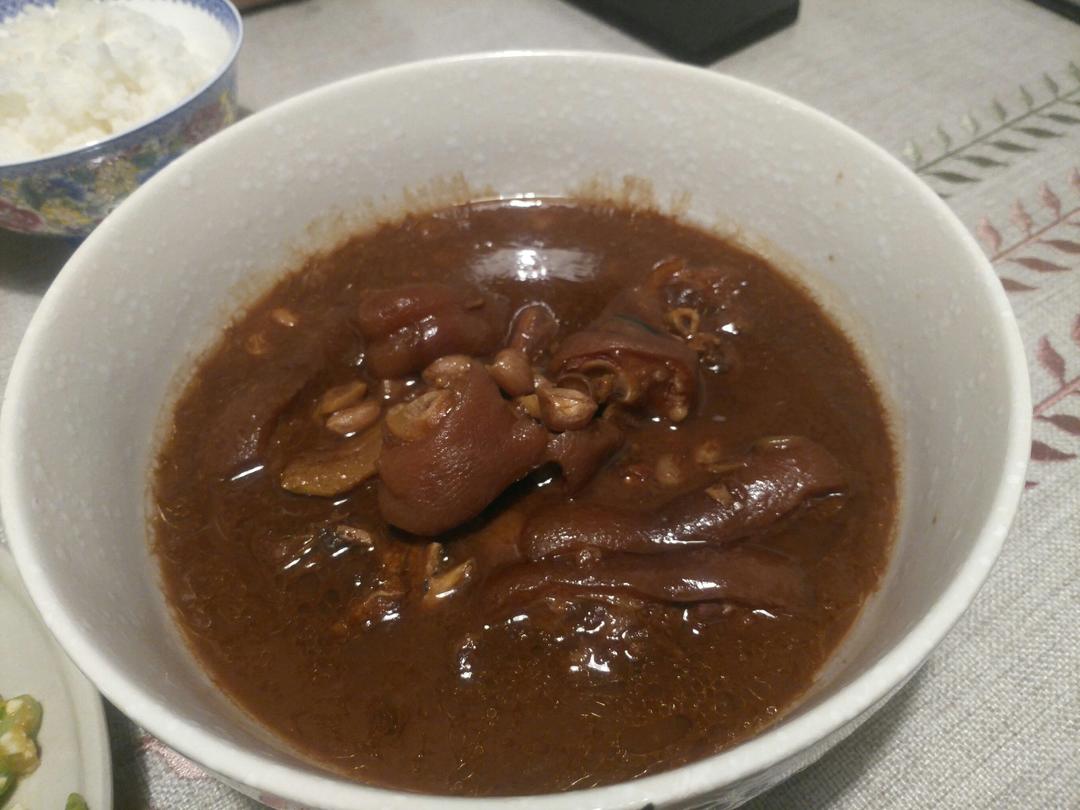 南乳花生猪脚煲