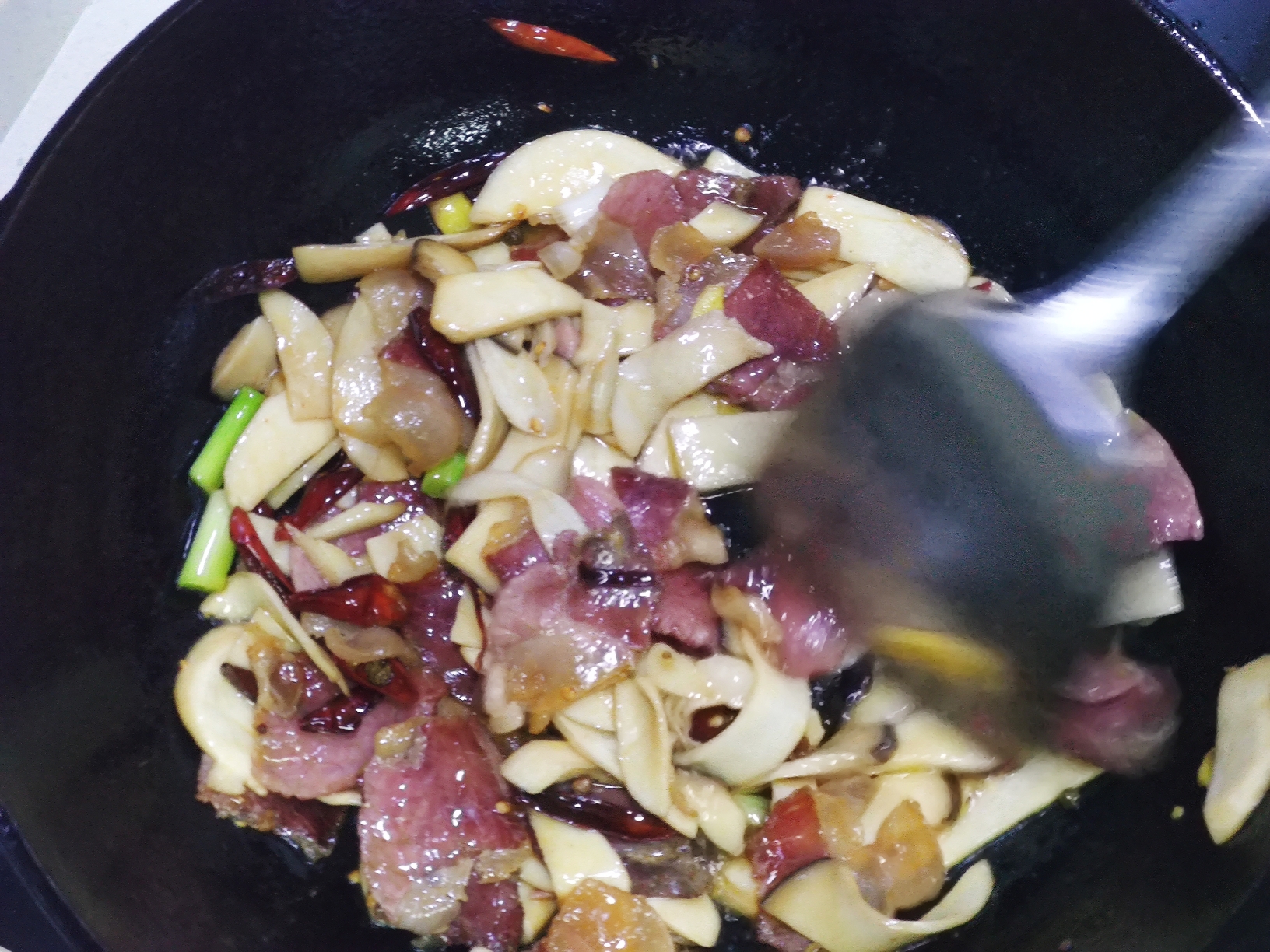 杏鲍菇炒火腿，又香又鲜，方便快捷美味的做法