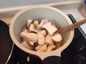 鸡肉杏鲍菇汤咖喱的做法 步骤4