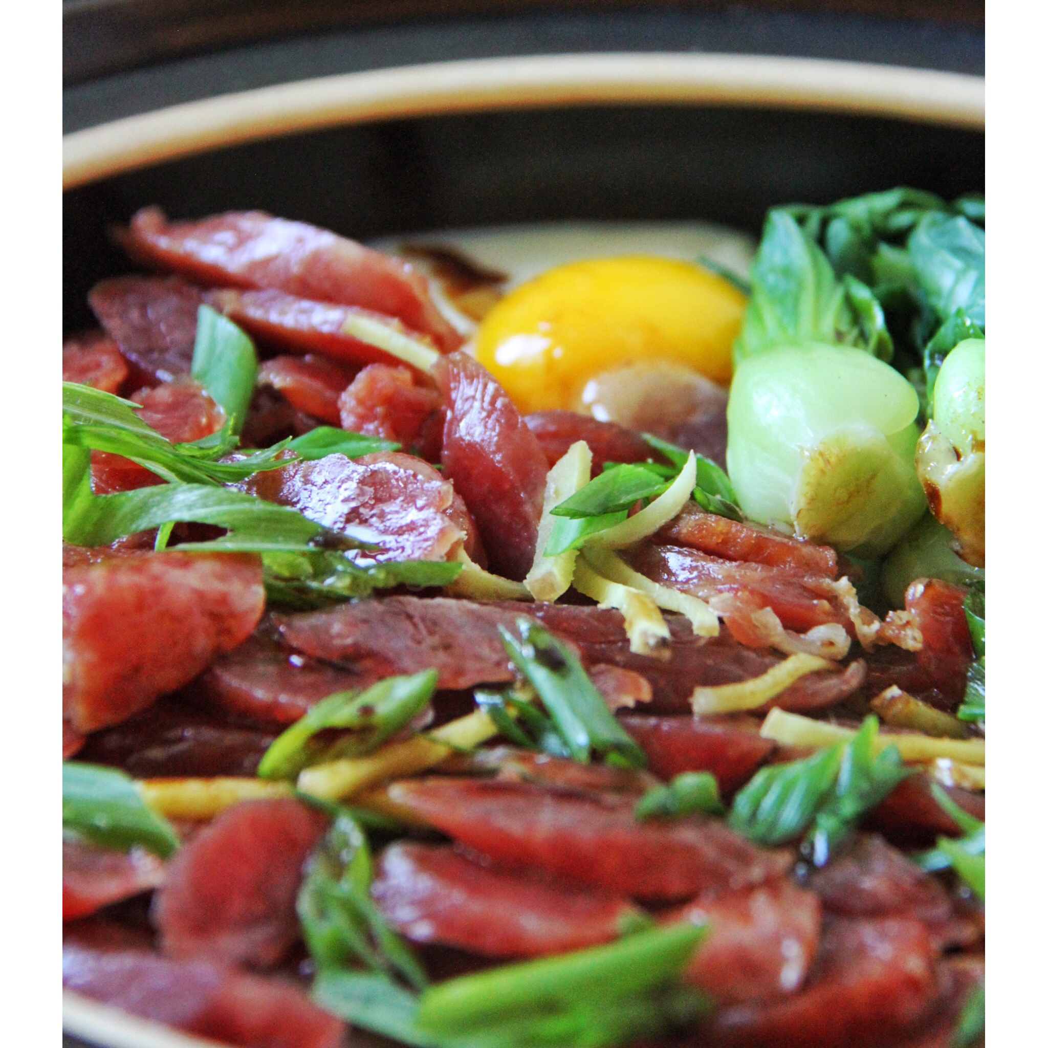 广式腊味煲仔饭