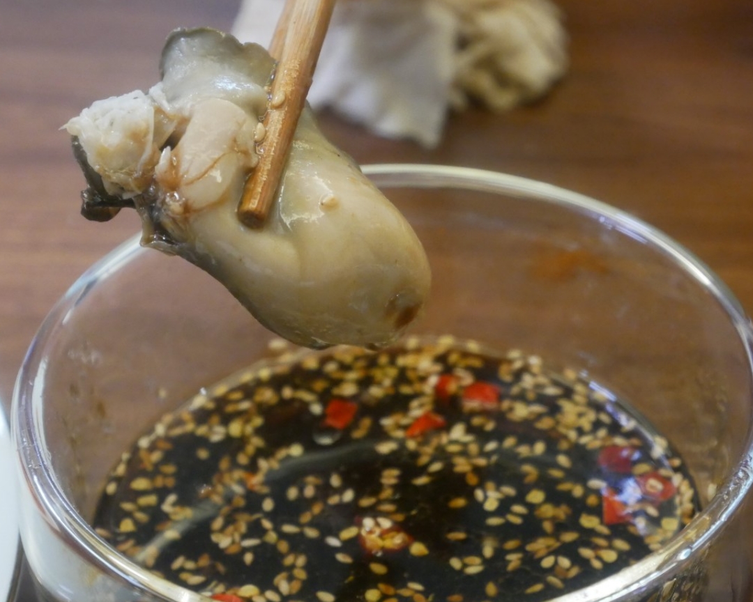 最简单又是最美味的生蚝吃法（附灵魂酱汁做法）Magimix.玛捷斯的做法