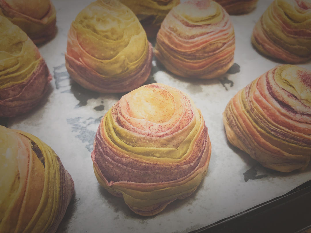 彩虹渐变蛋黄酥（无需揉出膜）