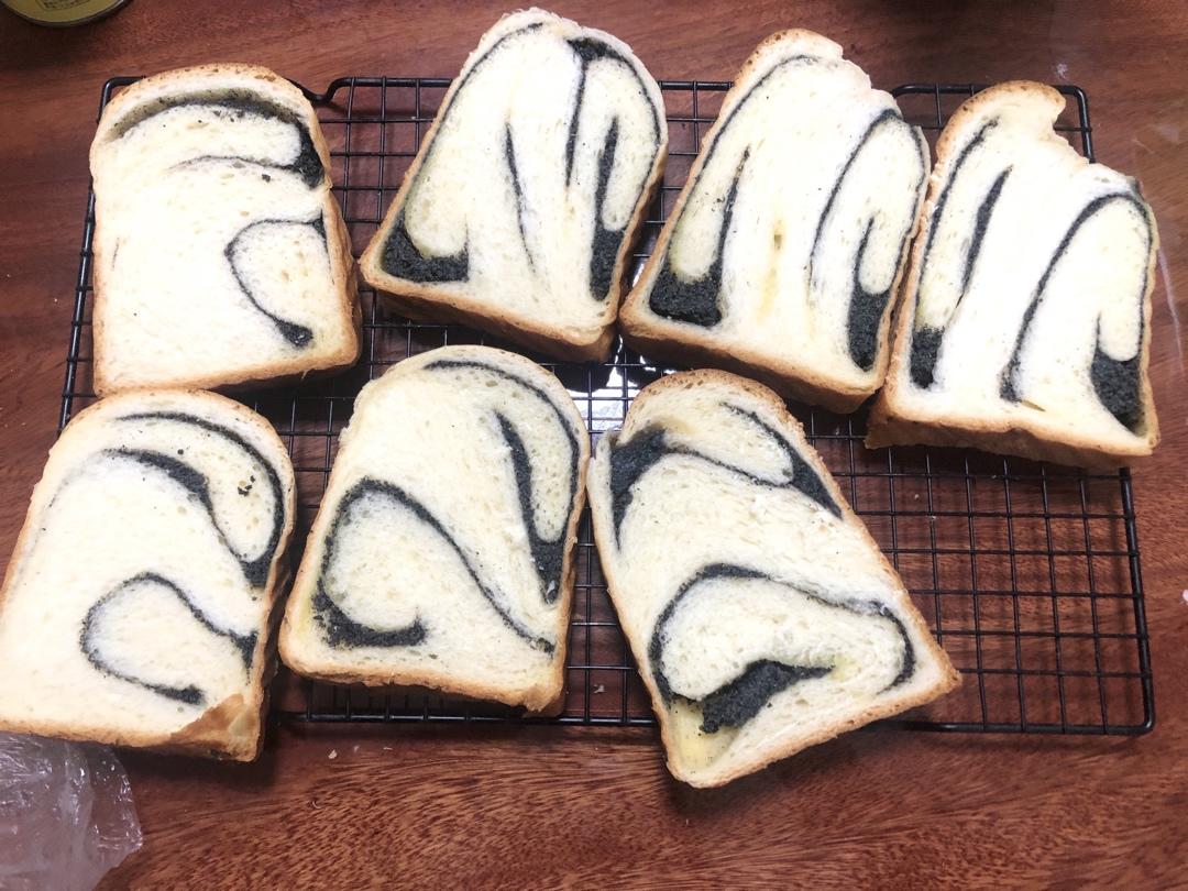 黑芝麻奶酥吐司【一次发酵】