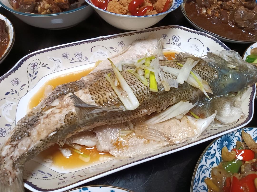 10分钟做 清蒸鲈鱼 （附切鱼图解）