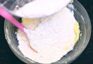 【i烘焙】柠檬汽水磅蛋糕的做法 步骤7