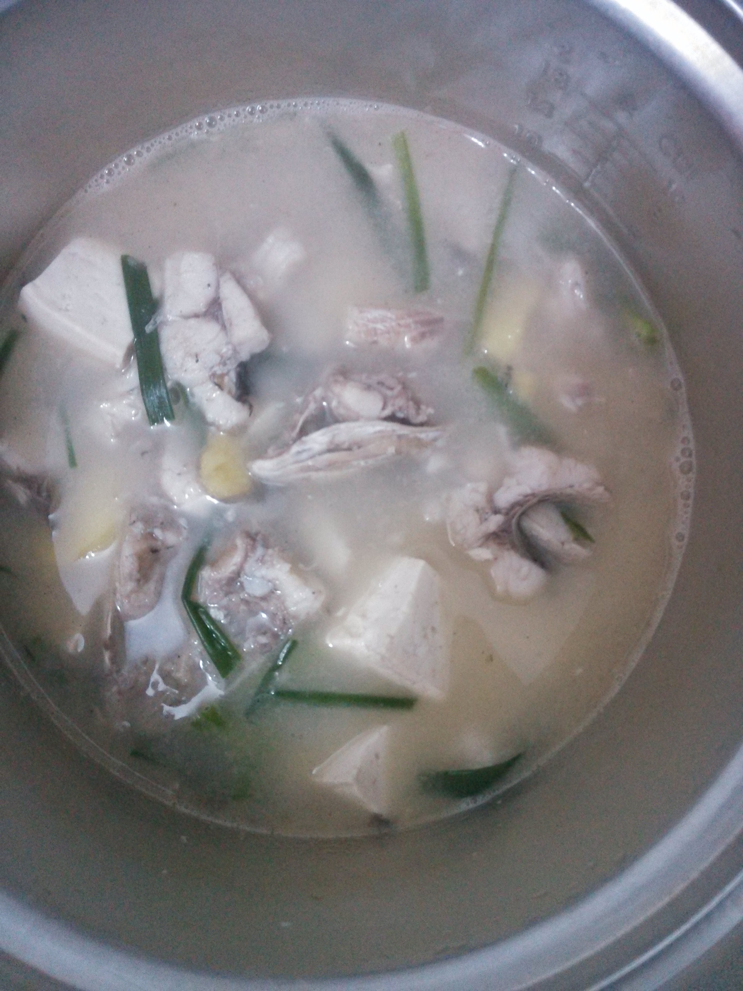 鲫鱼豆腐汤