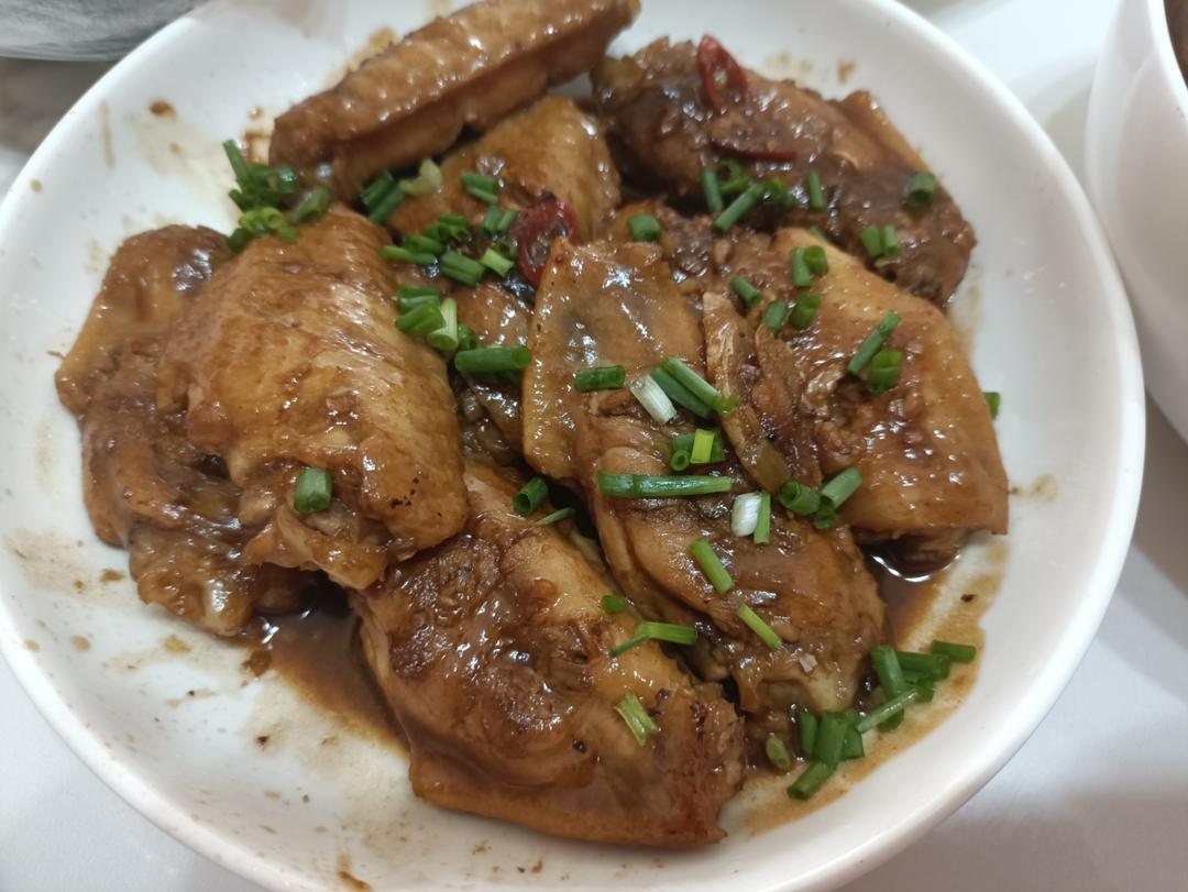 外婆教我的红烧鸡翅·连汤汁都狠好吃！！！