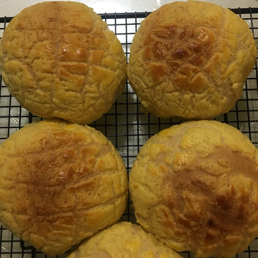 好吃到炸裂的港式菠萝包（附带制作酥皮的小视频）
