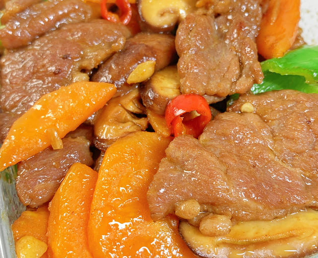今日菜谱：胡萝卜香菇炒牛肉的做法