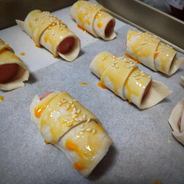 香肠酥皮卷：手抓饼皮还能这样吃，不用和面快速搞定早餐