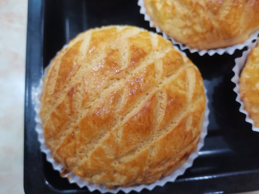 好吃到炸裂的港式菠萝包（附带制作酥皮的小视频）