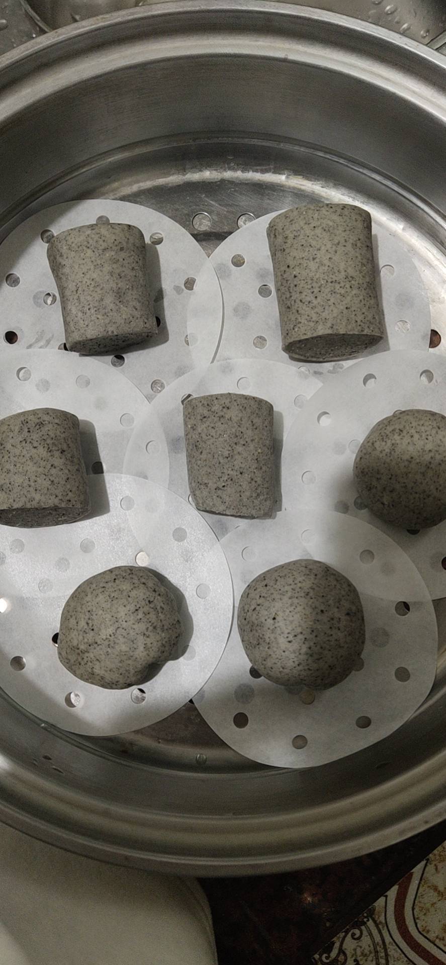 补钙又好吃😋简单快手奶香黑芝麻馒头