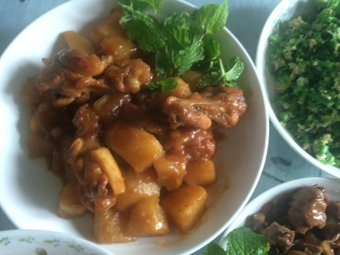 土豆炖翅根