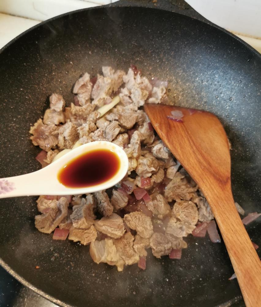 咖喱土豆牛肉饭的做法 步骤6