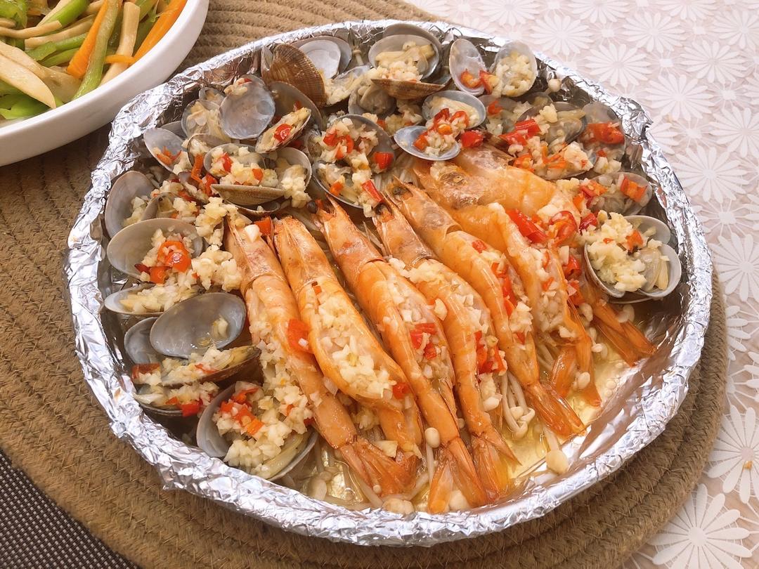 蒜蓉金针菇烤花蛤虾