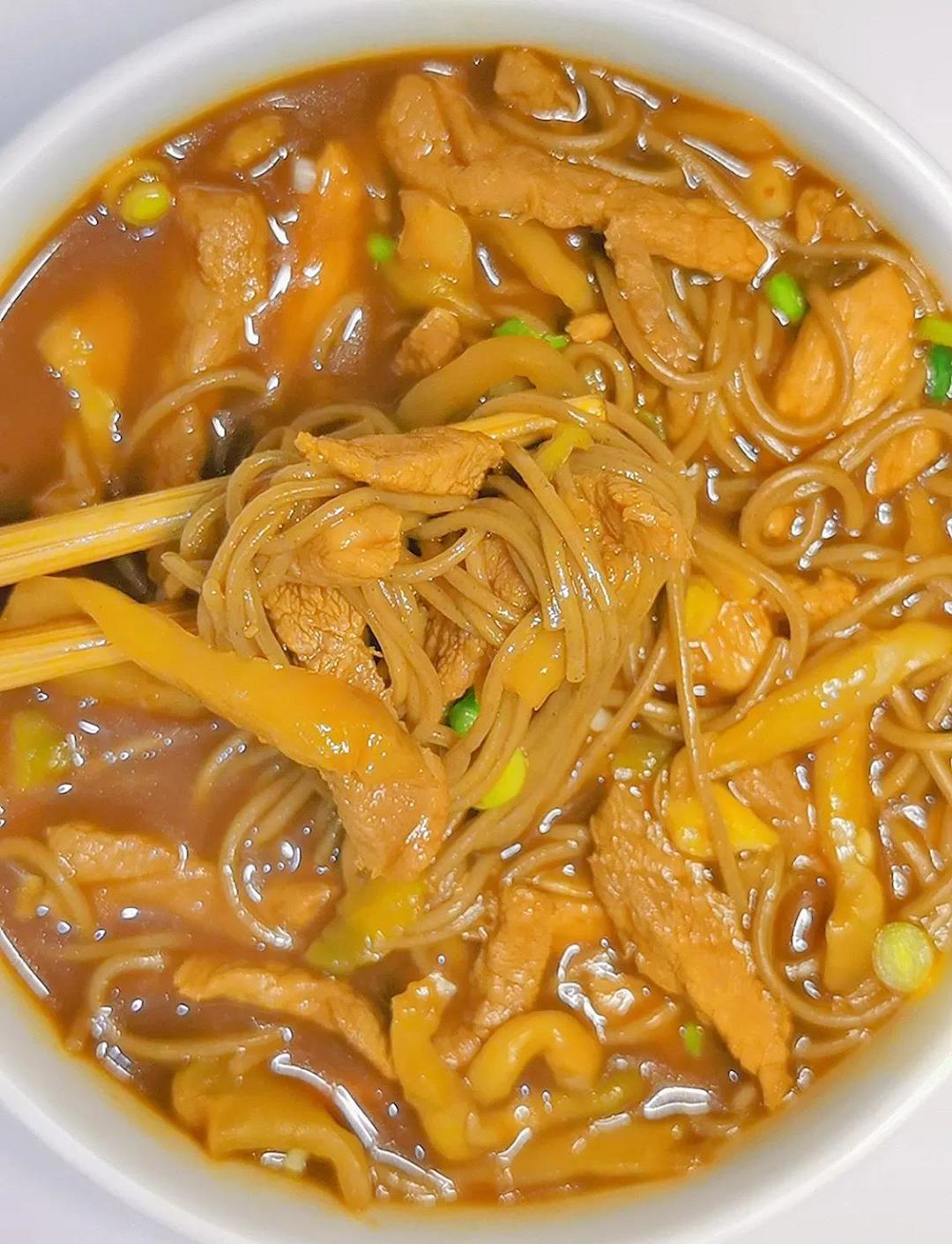 榨菜肉末蕎麥面