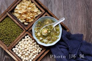 消暑解渴的绿豆莲子百合汤的做法 步骤1