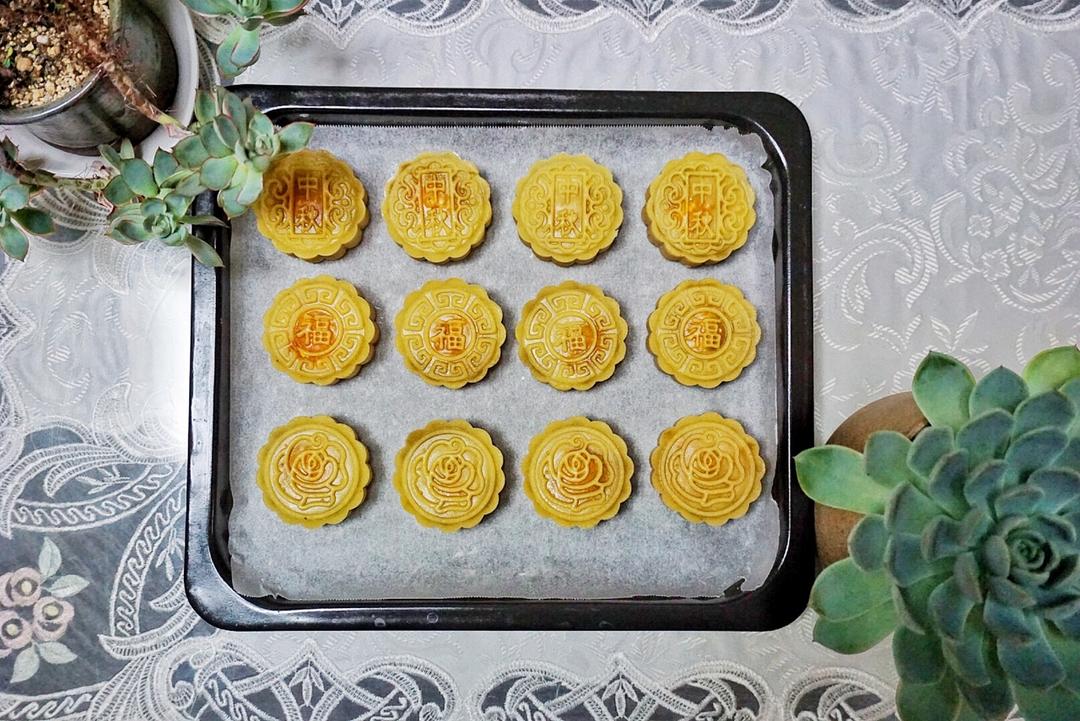 广式月饼—蛋黄莲蓉月饼