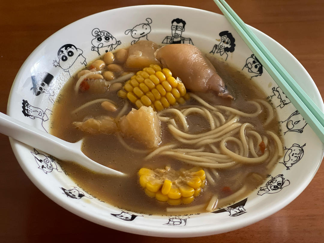超下奶补气补血猪蹄汤