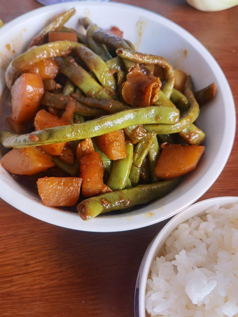 绝对正宗的东北土豆豆角炖五花肉