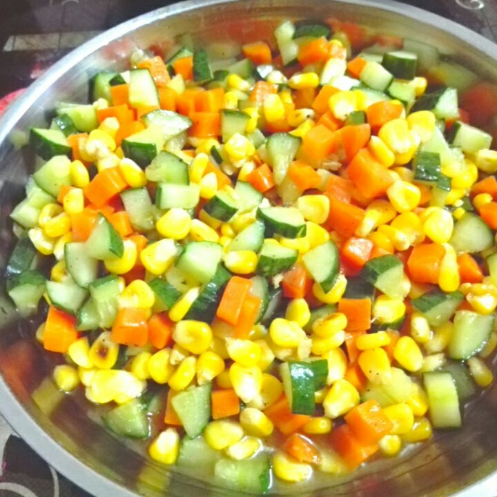 胡萝卜玉米炒黄瓜