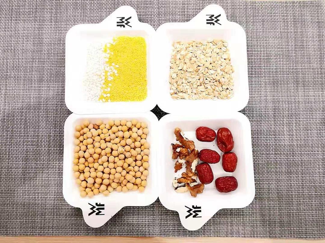 用新鲜杨梅做的杨梅汁