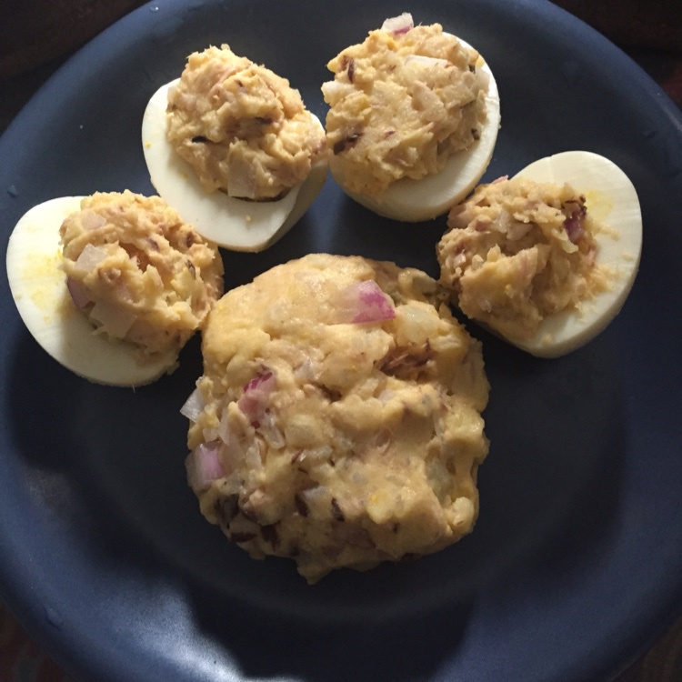 金枪鱼鸡蛋沙拉杯