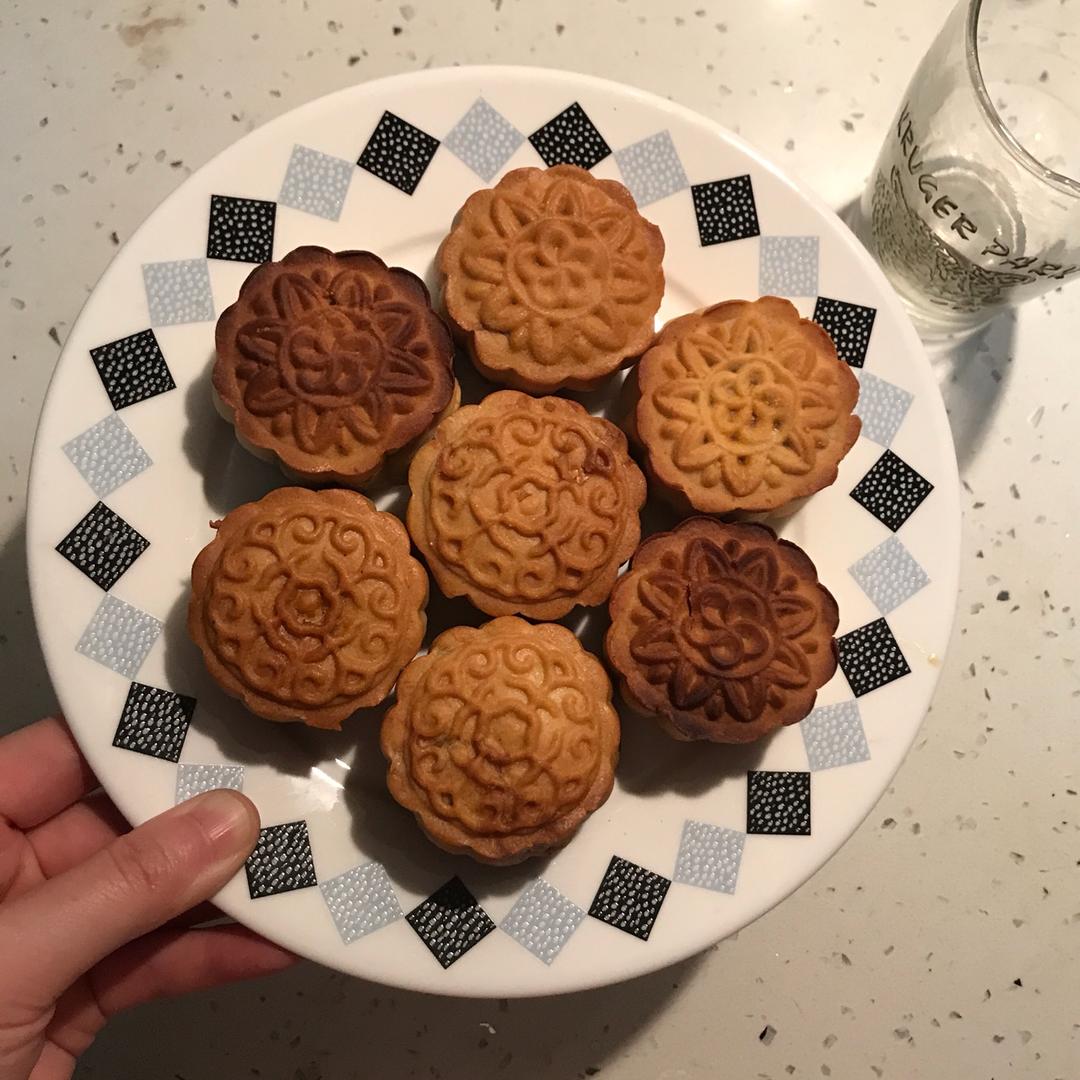 广式月饼—蛋黄莲蓉月饼