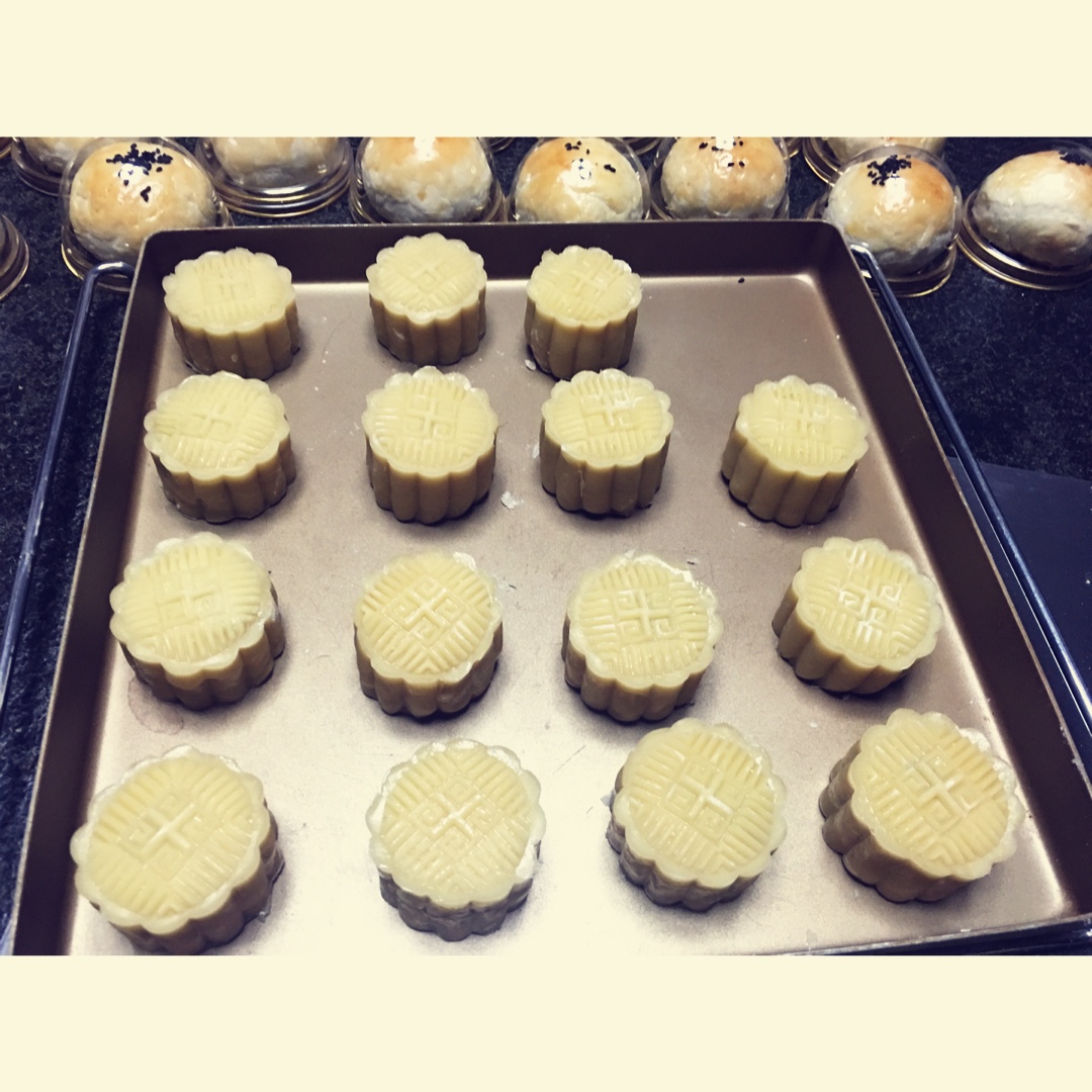 广式莲蓉蛋黄月饼