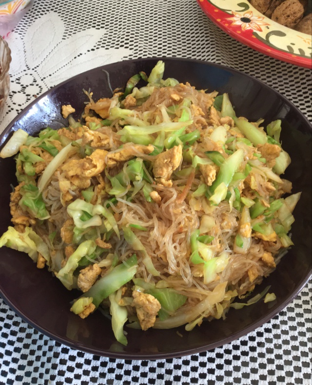 包菜粉丝炒鸡蛋