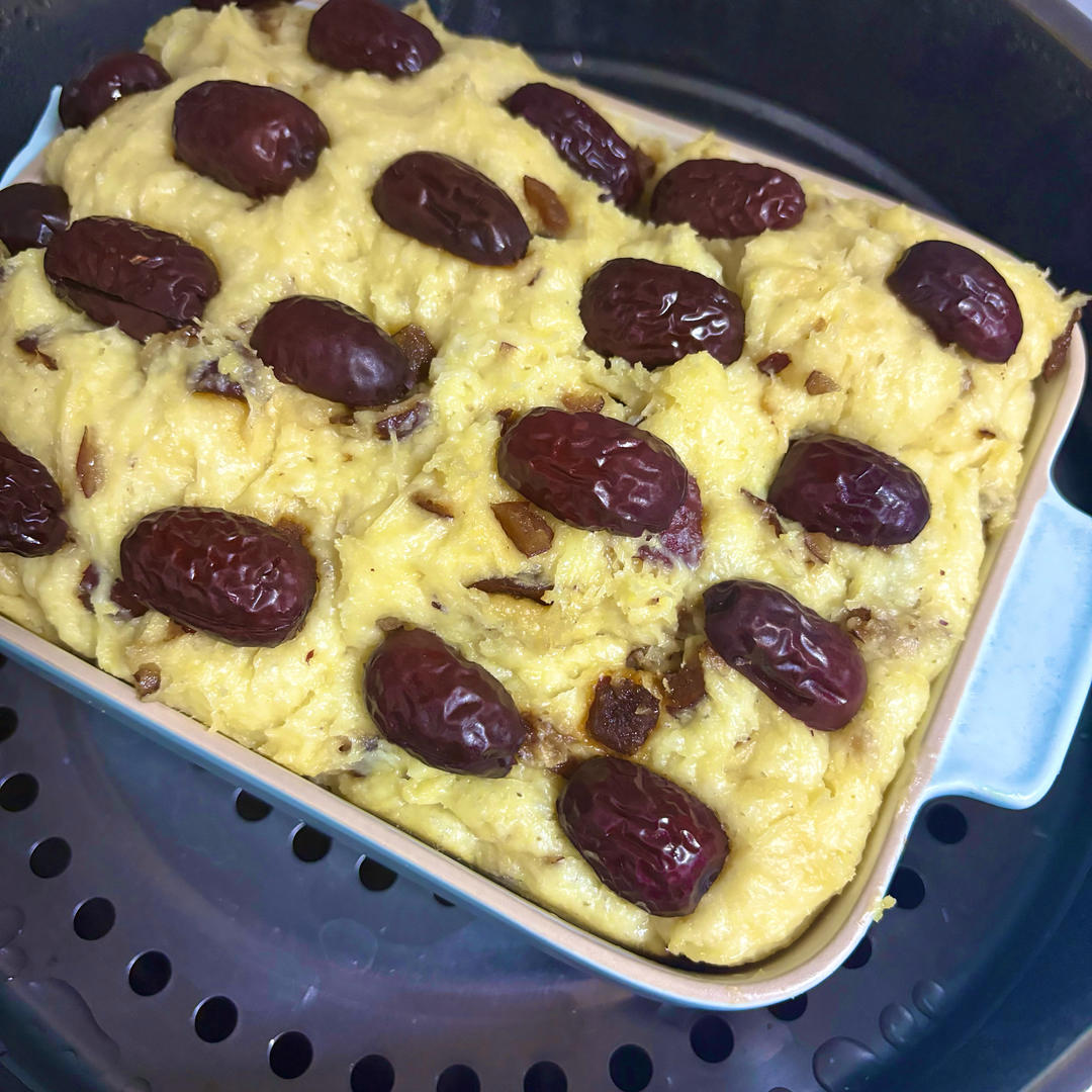 无比暄软的玉米面红枣发糕，香甜松软比面包还香！自用配方屡试不爽！