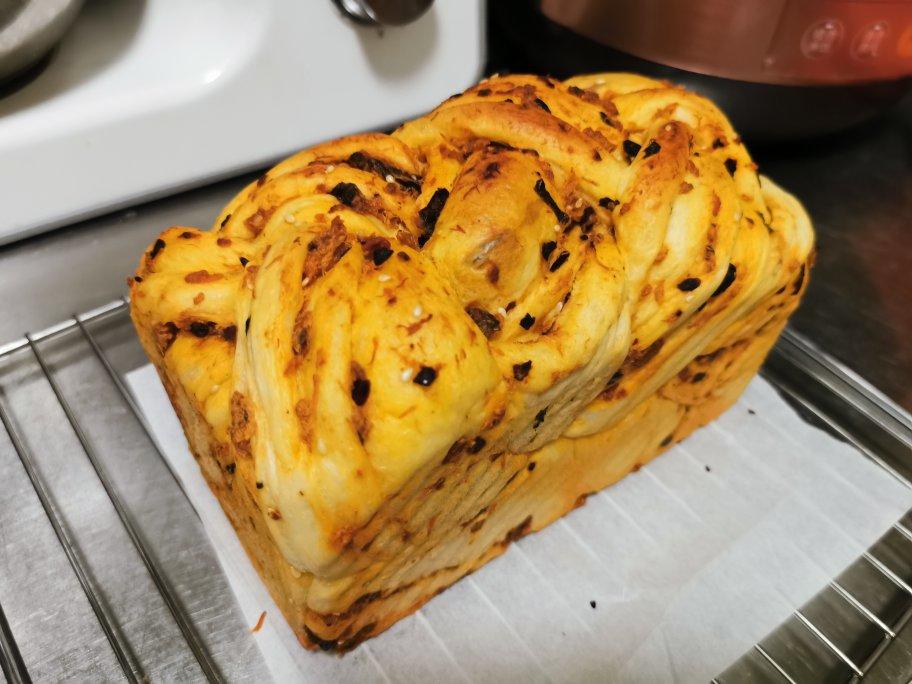 因为这个神仙吐司又重新爱上了老干妈…老干妈肉松吐司