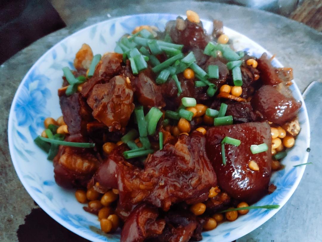 流口水的黄豆炖猪蹄