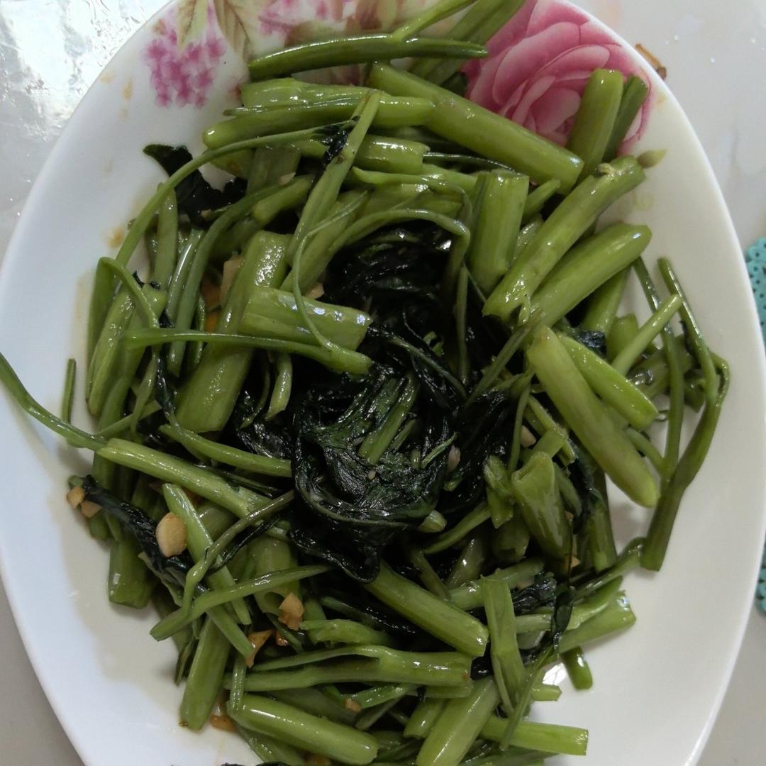 爆炒耗油空心菜