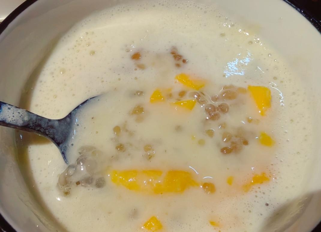 芋圆芒果椰奶西米露