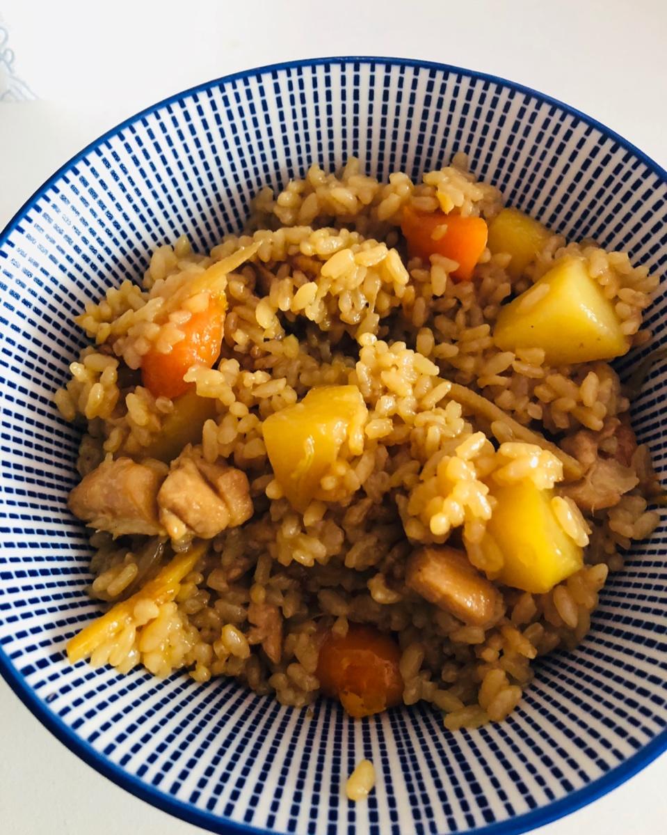 【香菇鸡肉焖饭】
