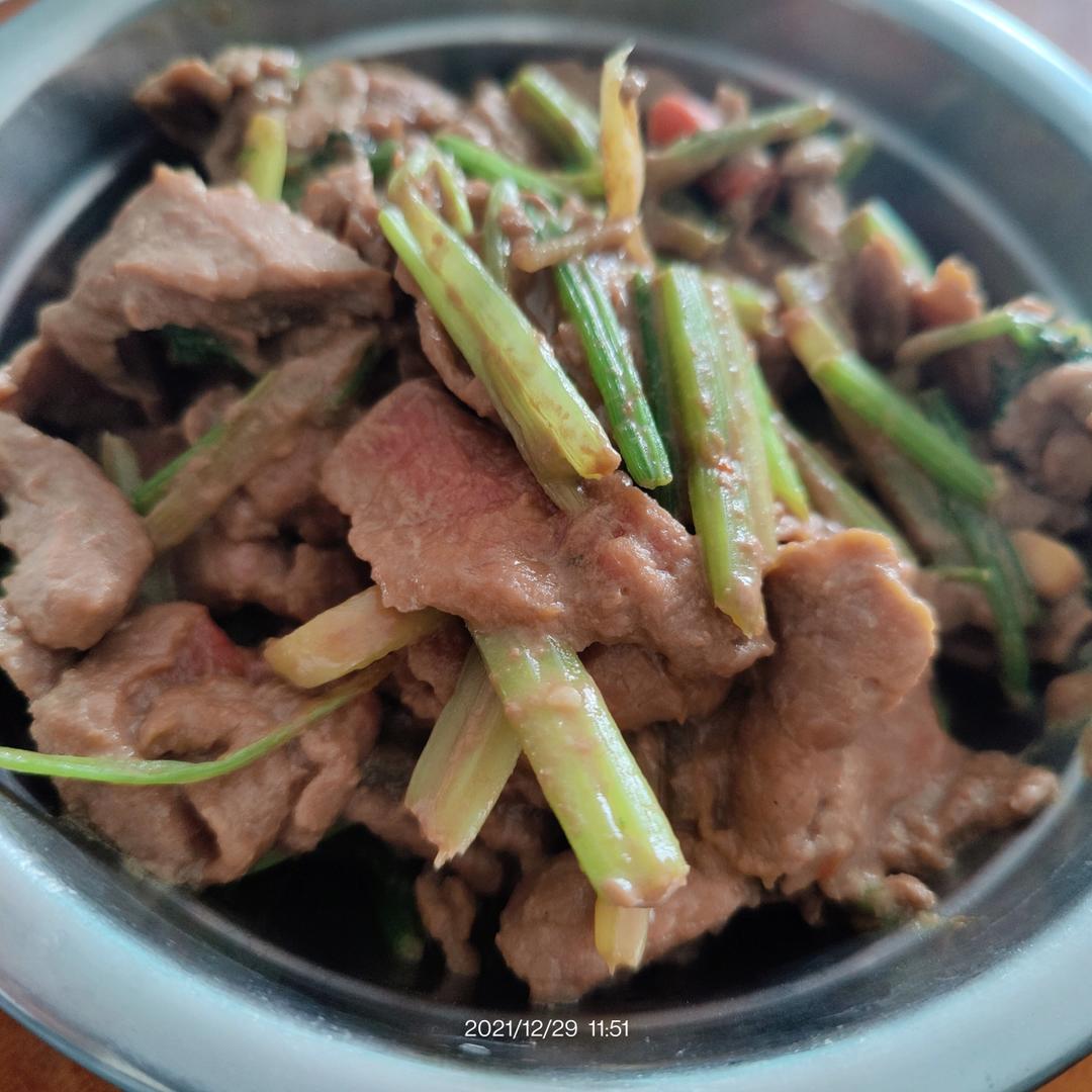 牛肉炒芹菜(不老不柴嫩滑多汁)