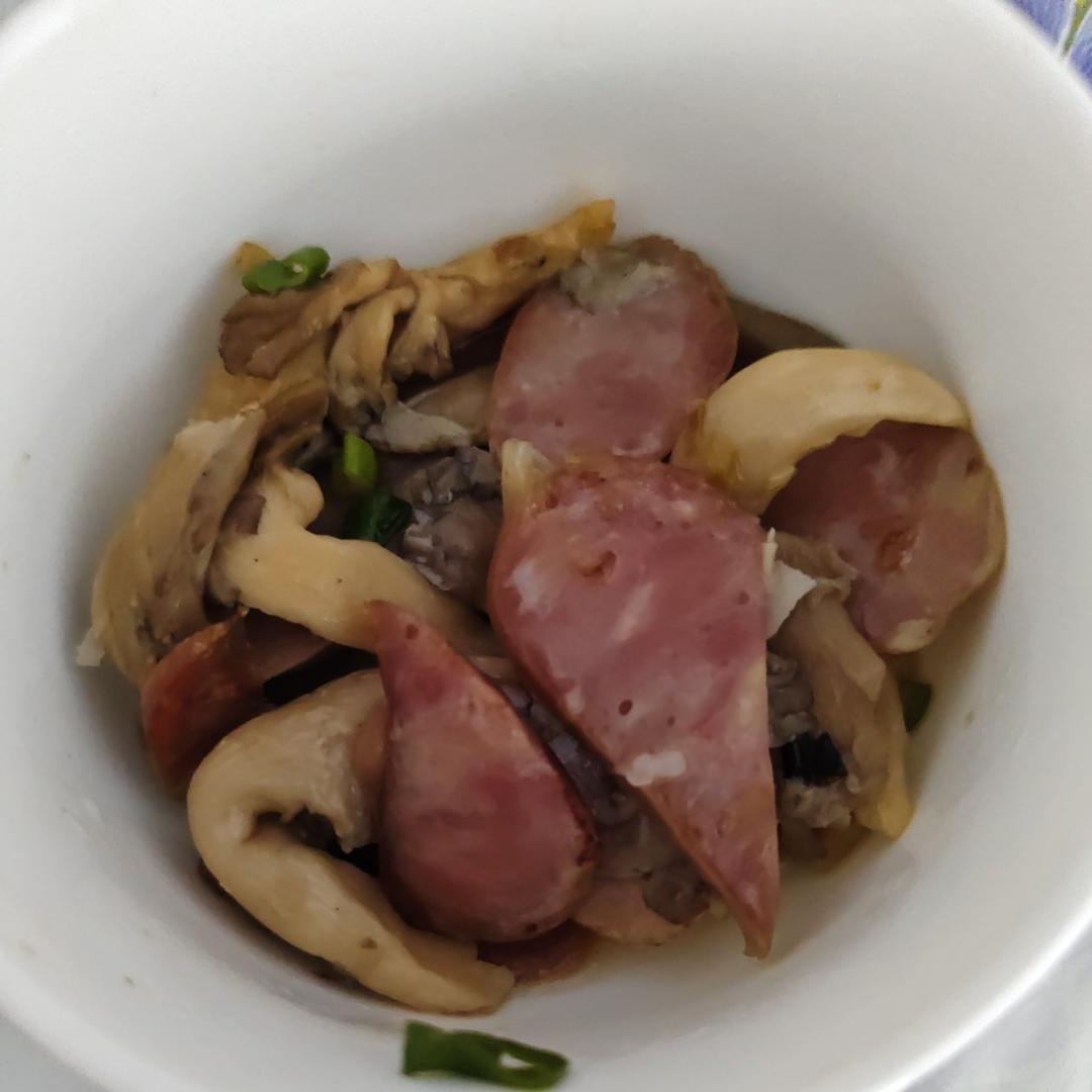 教你轻松做出一碗口感超棒的凤尾菇炒腊肠