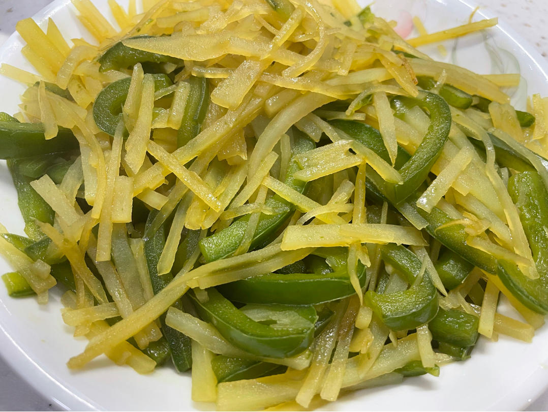 好吃又方便的青椒土豆丝，来喽！