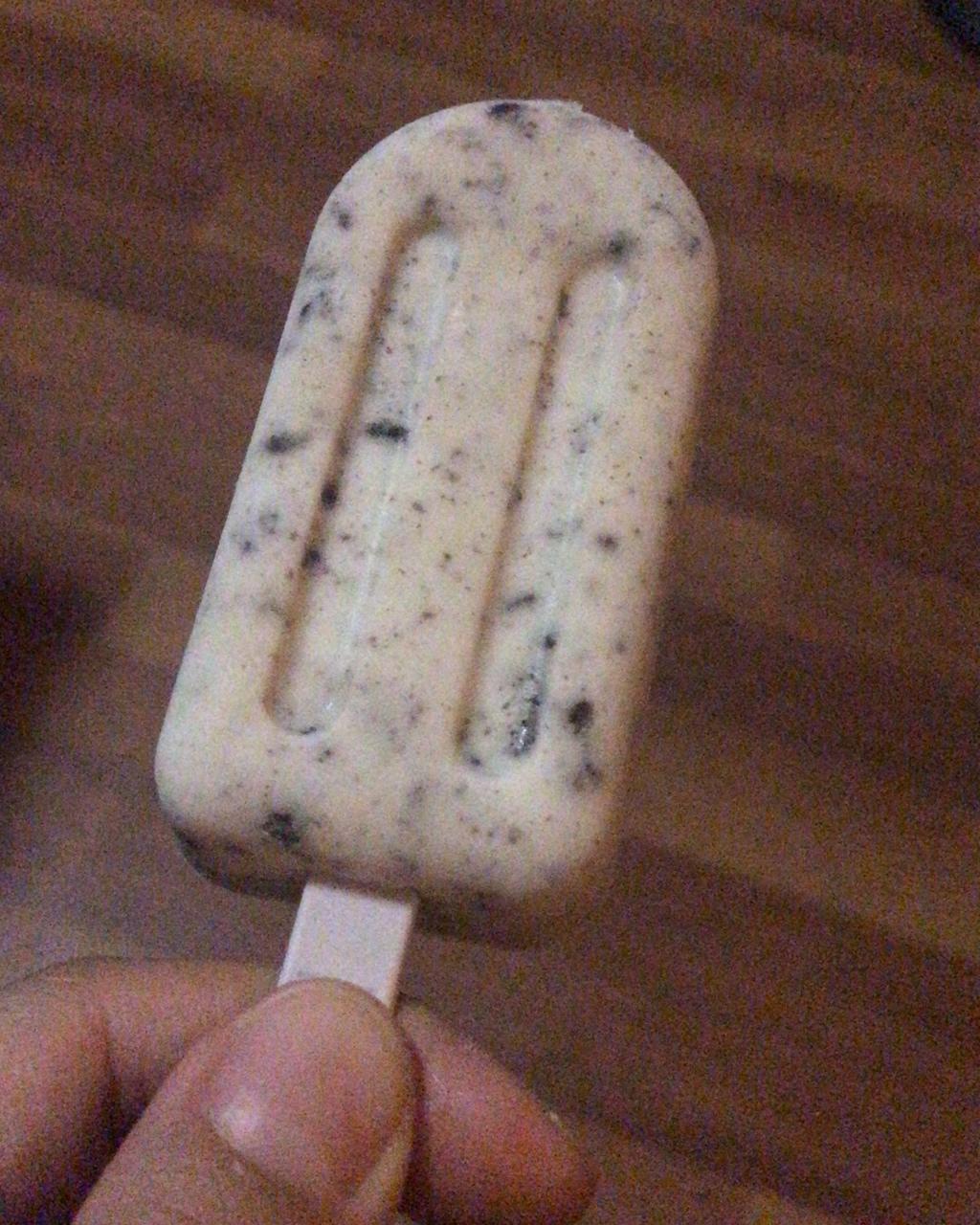 简单的奥利奥牛奶雪糕（不用任何机器）