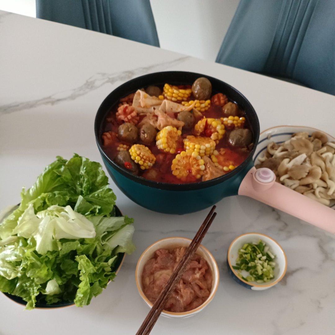 冬天第一顿火锅安排上了吗？热气腾腾的麻辣火锅走起