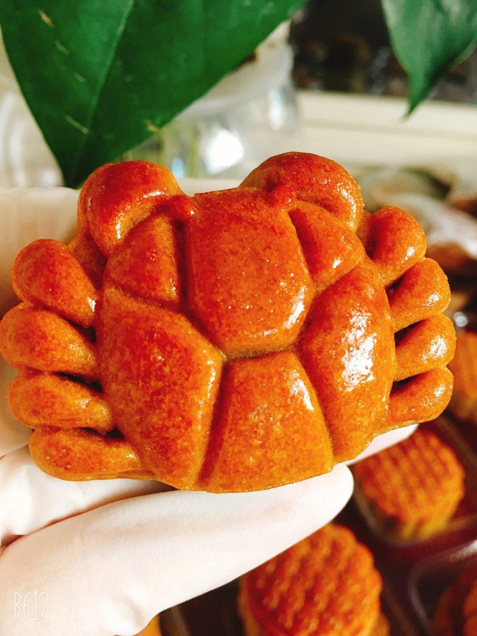 广式莲蓉咸蛋黄月饼