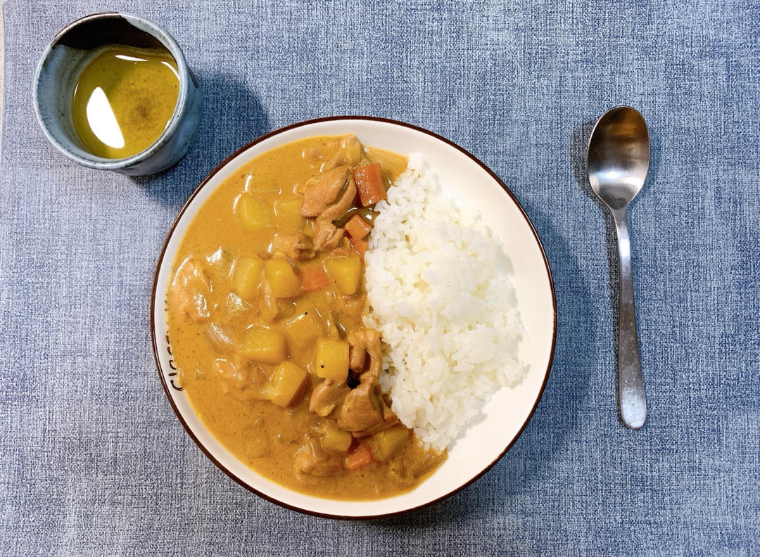 土豆咖喱鸡肉饭