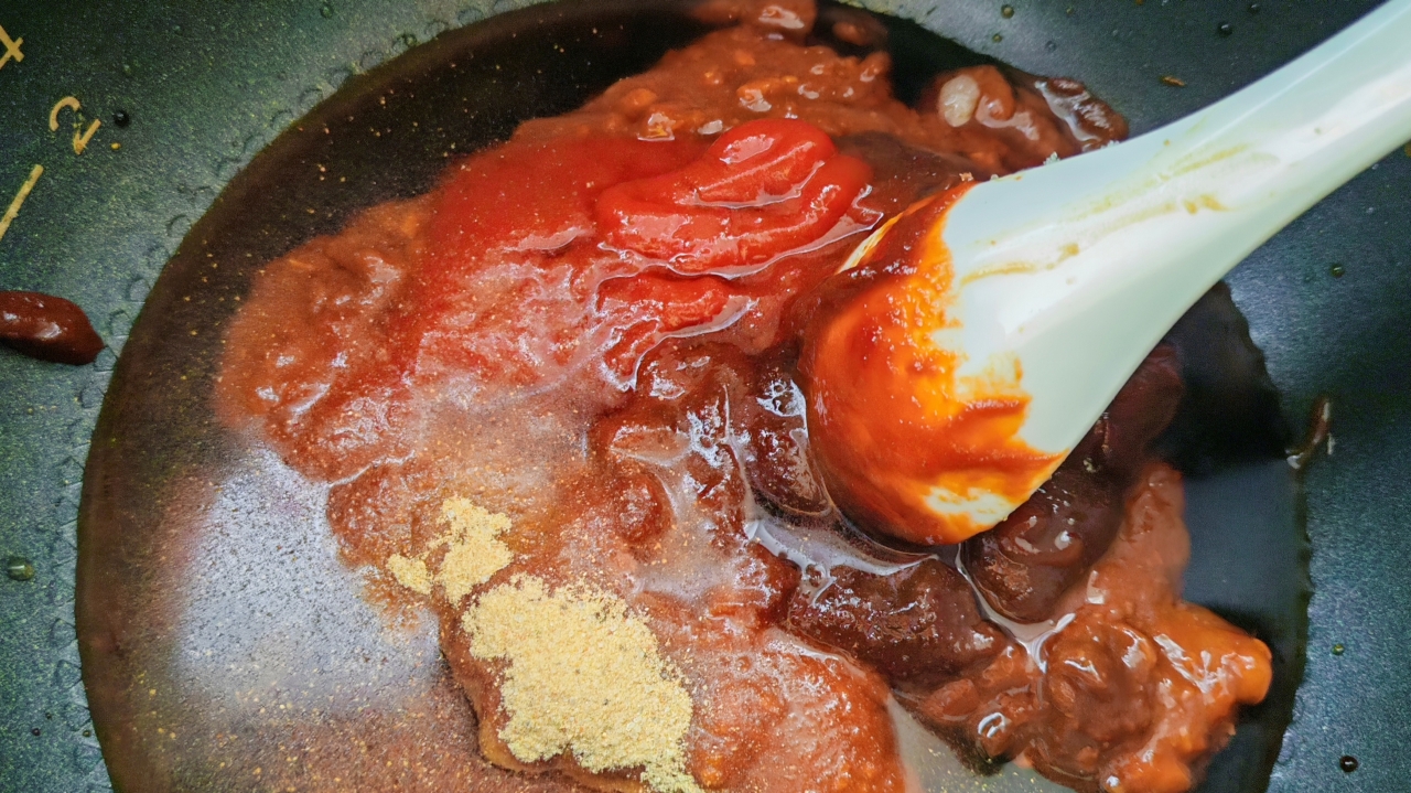 三汁焖锅真是超级下饭的做法 步骤3
